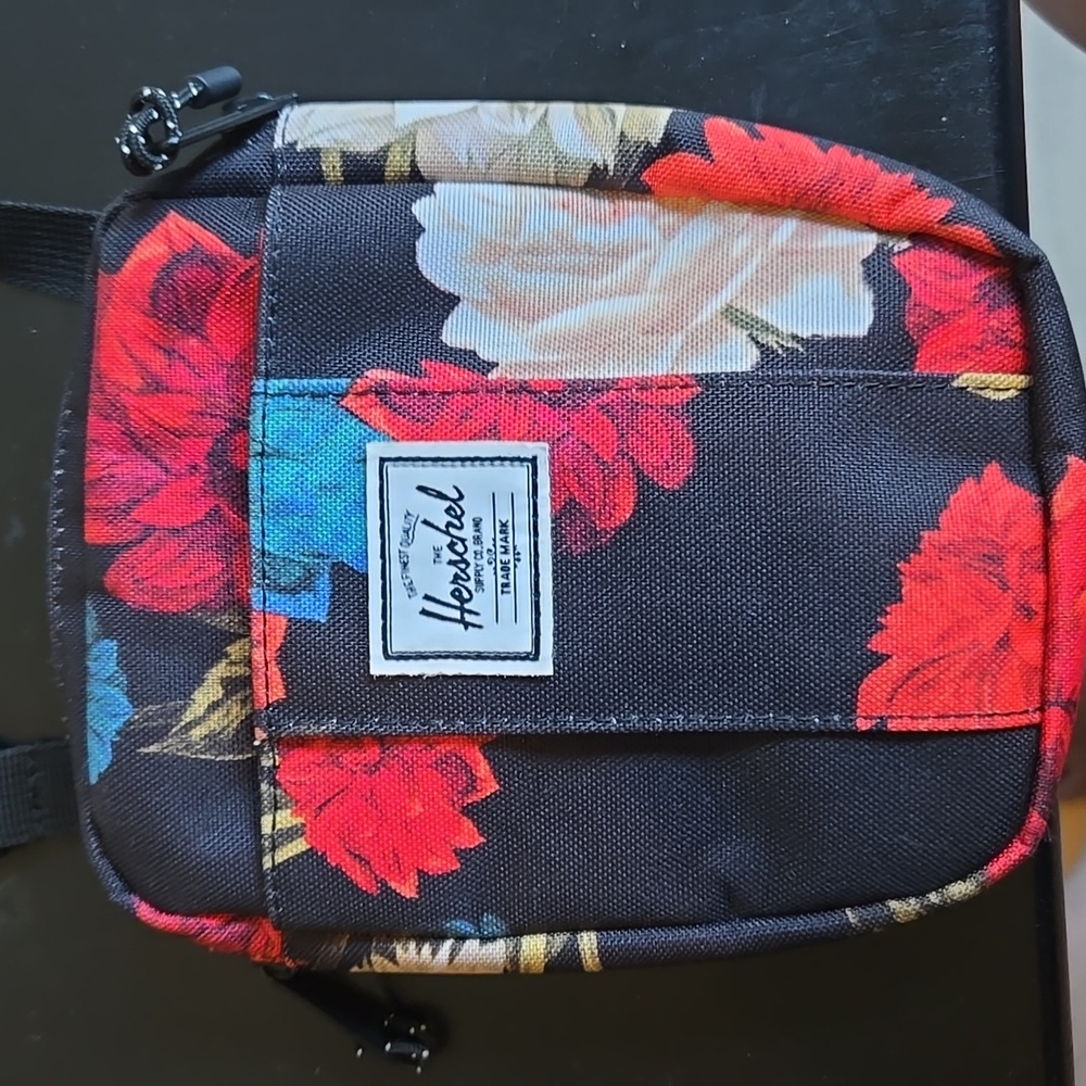 Cute Hershel cross body bag - Picture 3 of 6